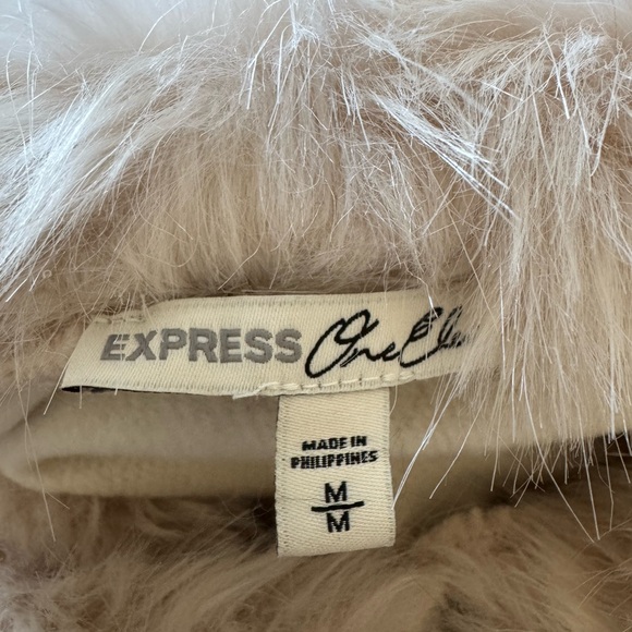 Women's Cream Hooded Sweater medium express one eleven faux fur cozy Christmas - Picture 10 of 10
